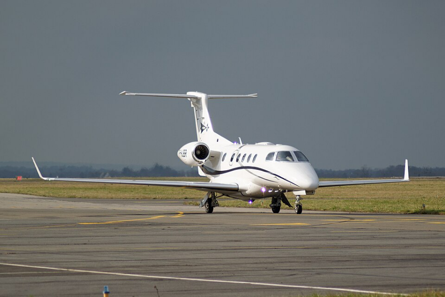 Embraer Phenom 300